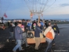 de ballon wordt door het team op de startplaats gezet